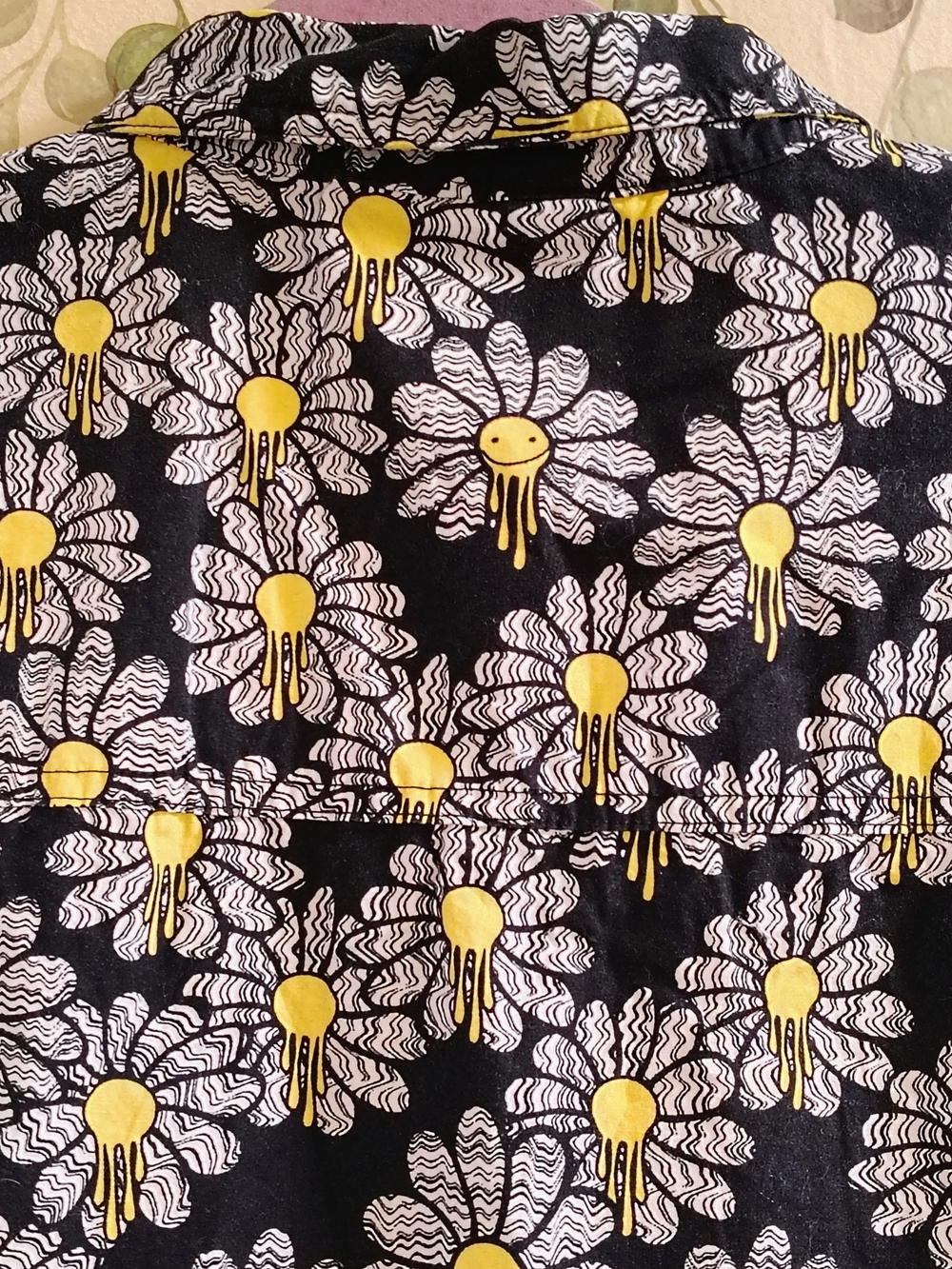 Vitriol "Black With White Flowers Melting Smiley Face" Medium - Picture 6 of 6
